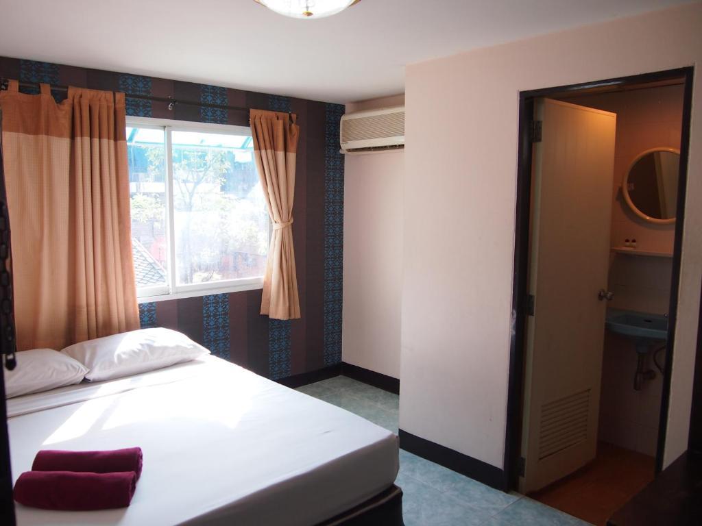 Four Sons Inn Bangkok Kamer foto