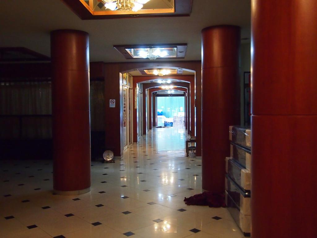 Four Sons Inn Bangkok Buitenkant foto