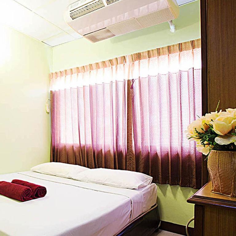 Four Sons Inn Bangkok Buitenkant foto