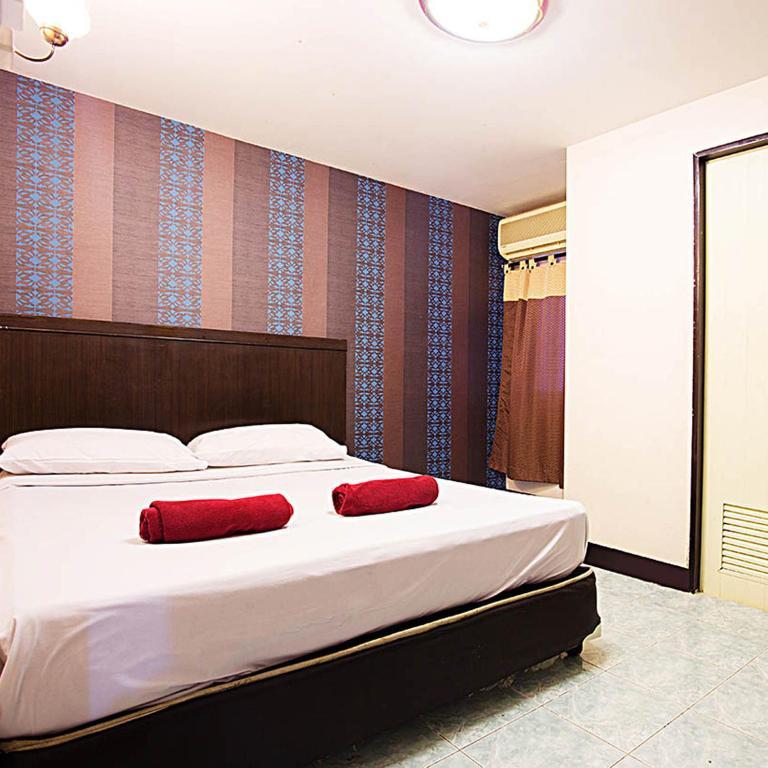 Four Sons Inn Bangkok Buitenkant foto